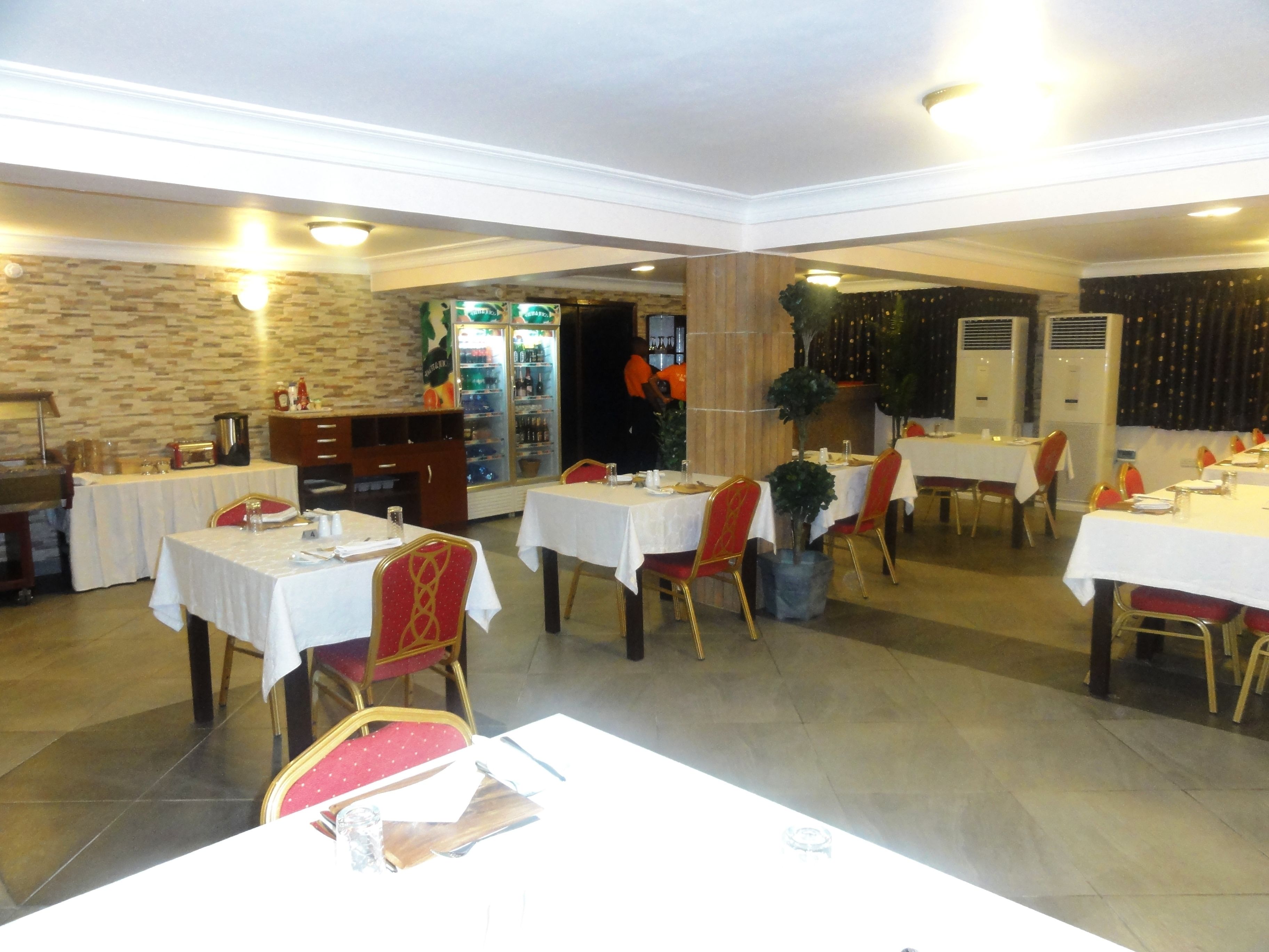 daily cooked-to-order breakfast (gbp 2.00 per person)