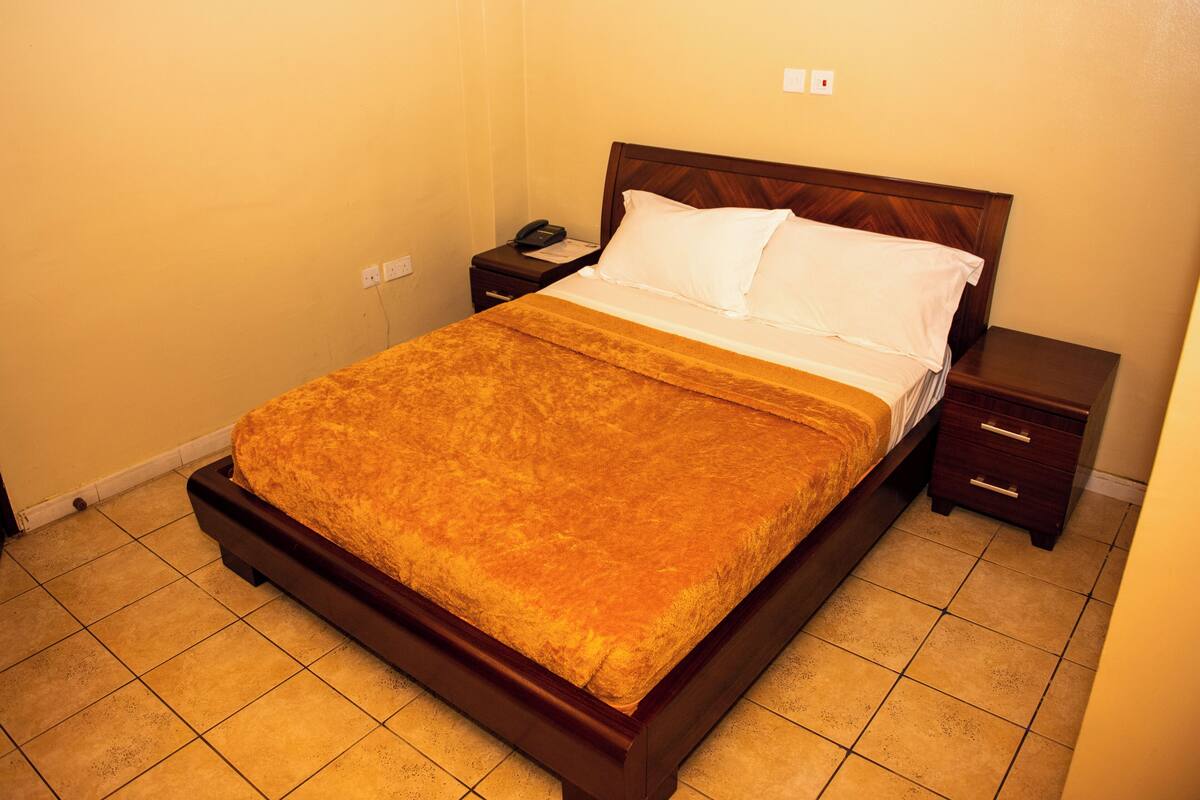 Classic Double Room | Desk, iron/ironing board (on request), rollaway beds, free WiFi