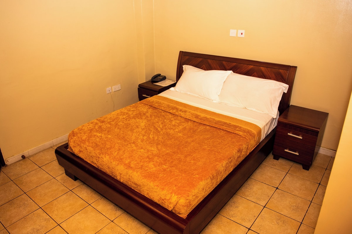 Classic Double Room | Desk, iron/ironing board, rollaway beds, free WiFi