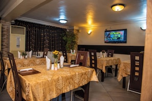 Breakfast, lunch and dinner served  - Stop Over Motels (Lagos)