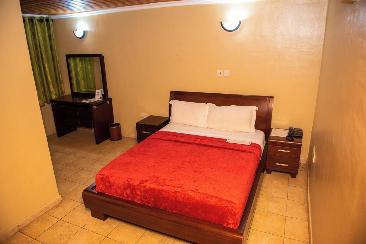 Double Room | Desk, iron/ironing board (on request), rollaway beds, free WiFi