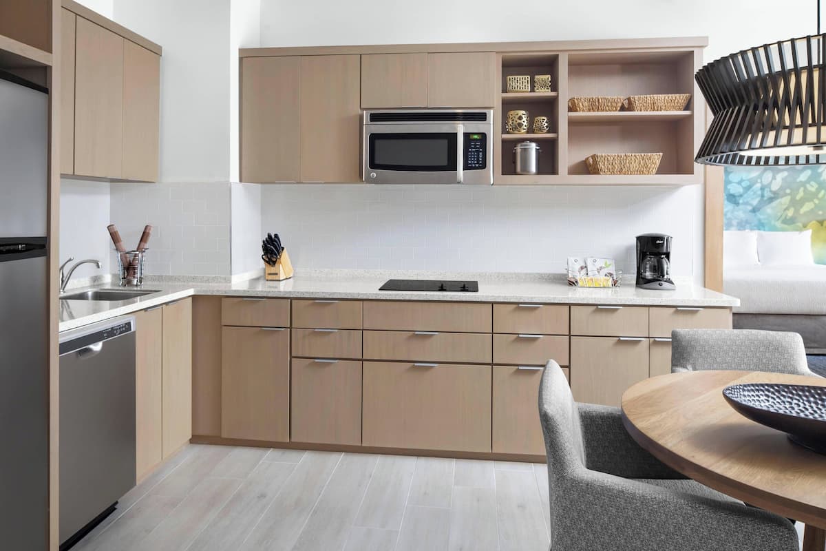 suite, 1 bedroom, non smoking, balcony | 1 bedroom, pillow-top beds, in-room safe, desk