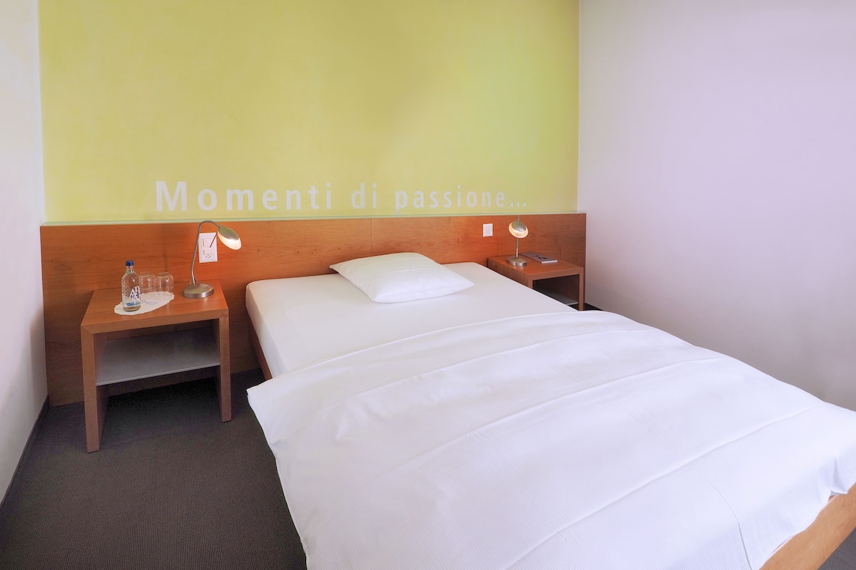 Comfort Single Room | In-room safe, desk, laptop workspace, free WiFi