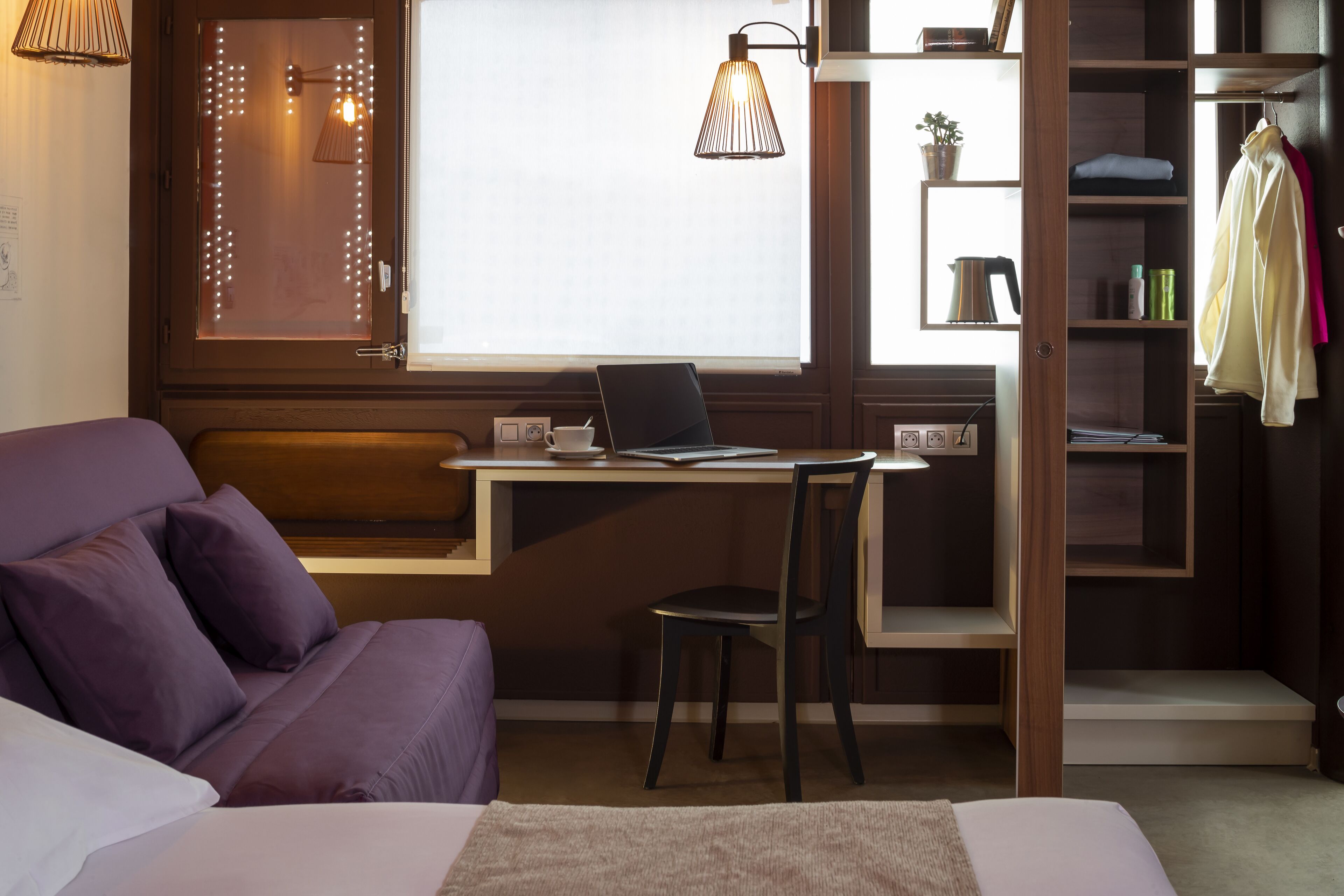 Deluxe kamer | Luxe beddengoed, een laptopwerkplek, verduisterende gordijnen