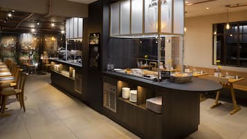 Se sirven desayunos, cenas y cocina regional