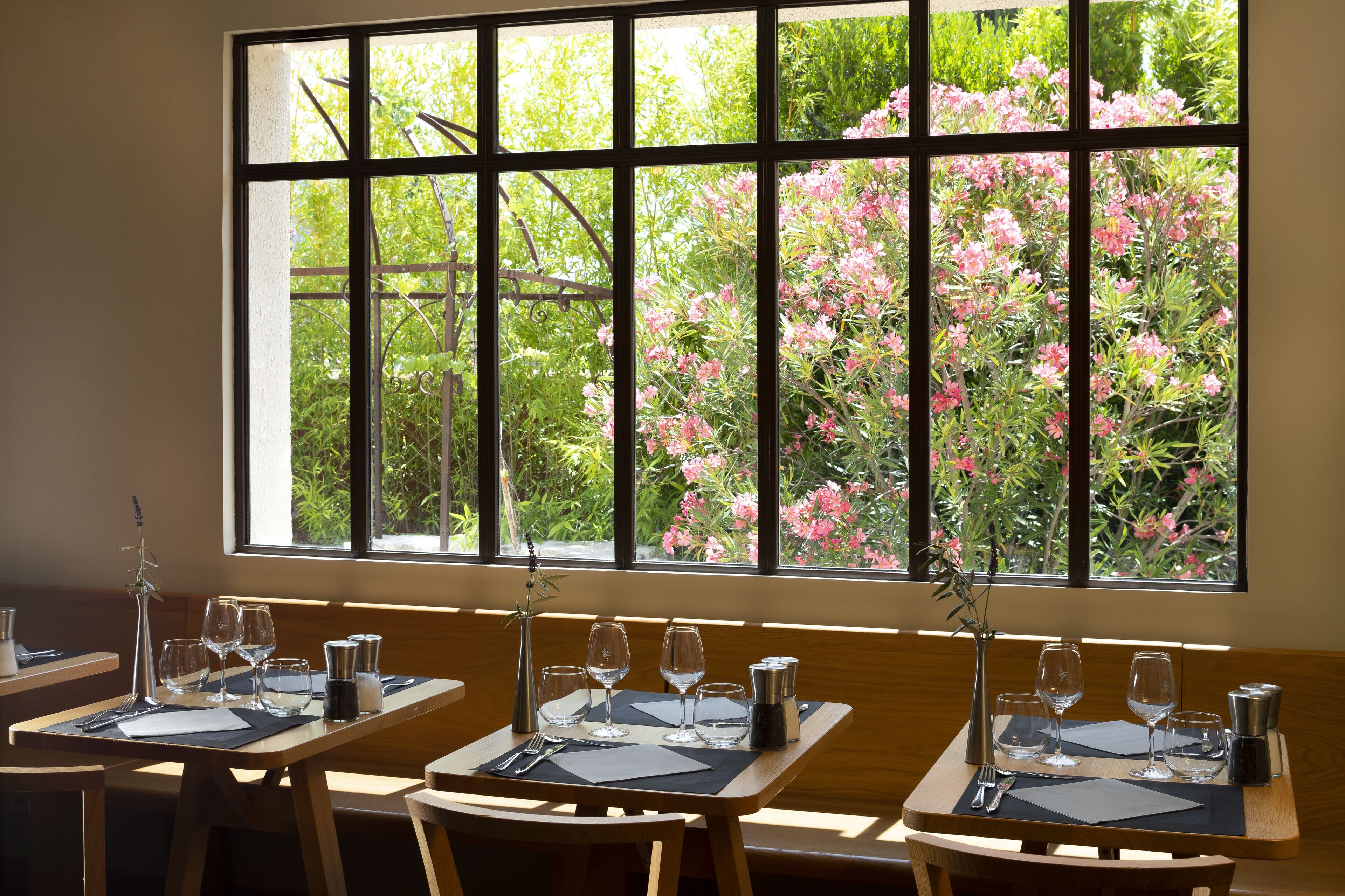 Serveert ontbijt en diner, Franse gerechten