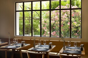 Breakfast and dinner served, French cuisine