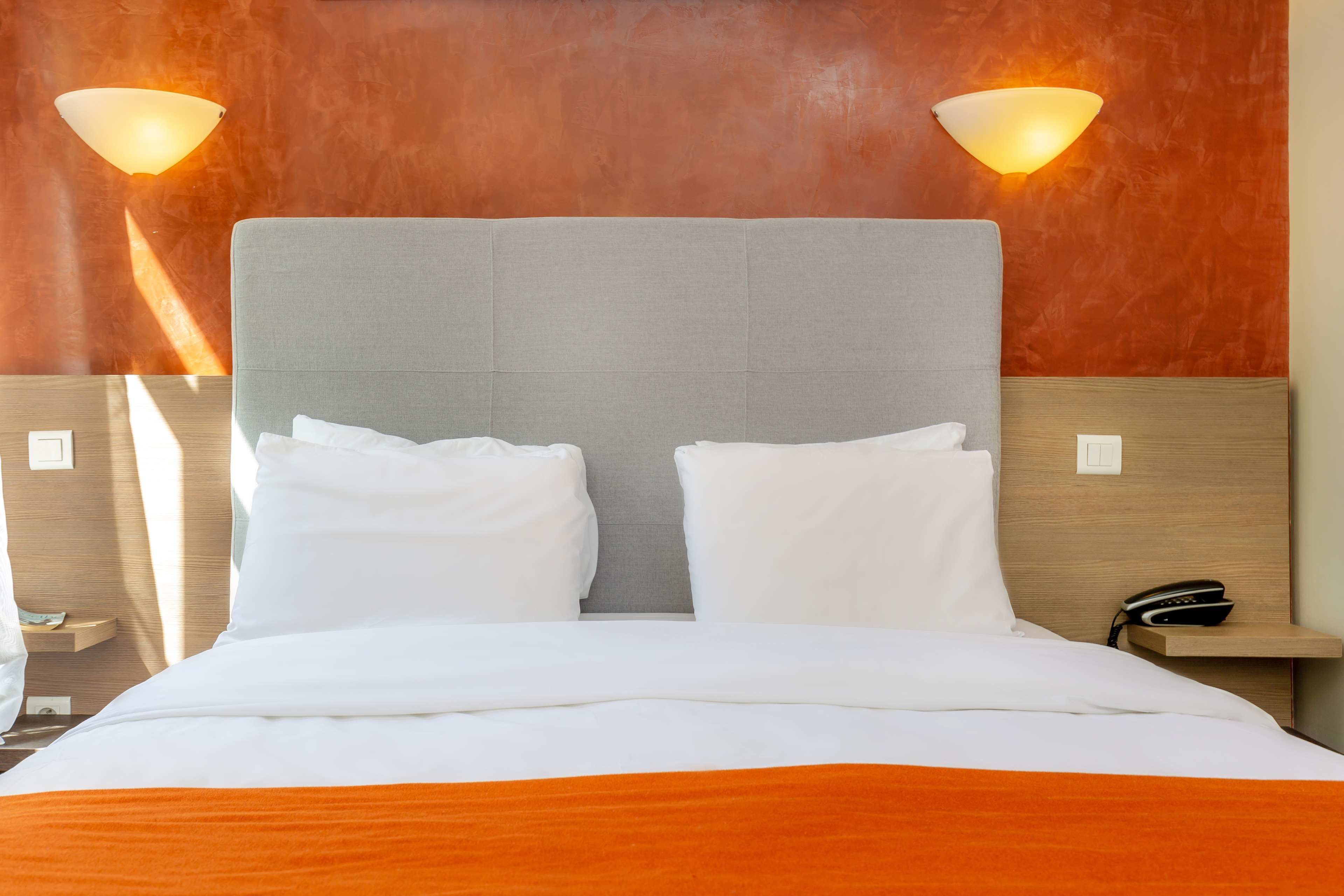 standard room, 1 double bed | minibar, desk, blackout curtains, soundproofing