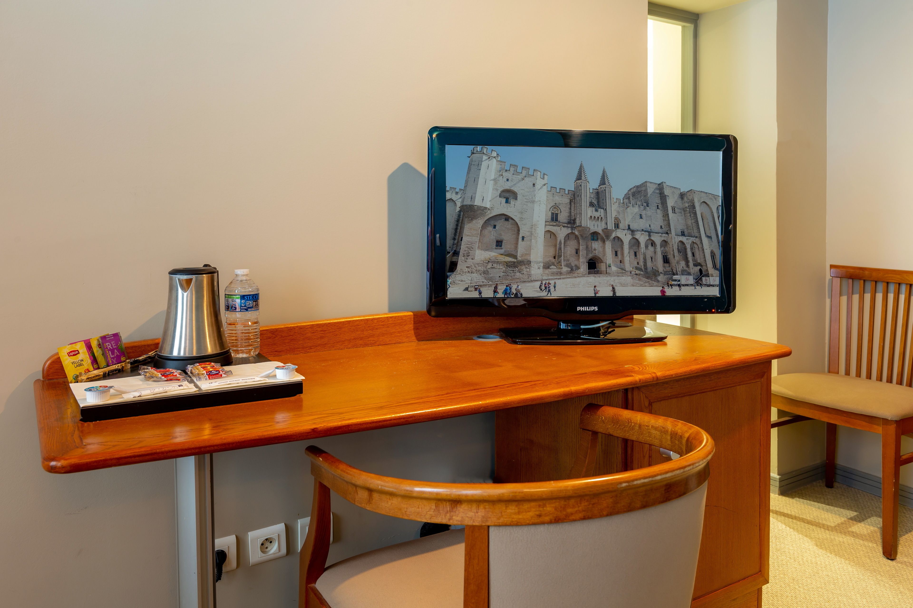 standard room, 1 double bed | minibar, desk, blackout curtains, soundproofing