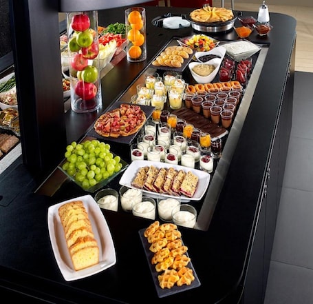 Colazione da portar via a pagamento, servita tutte le mattine . Campanile NATURE - Brest Gouesnou Aéroport