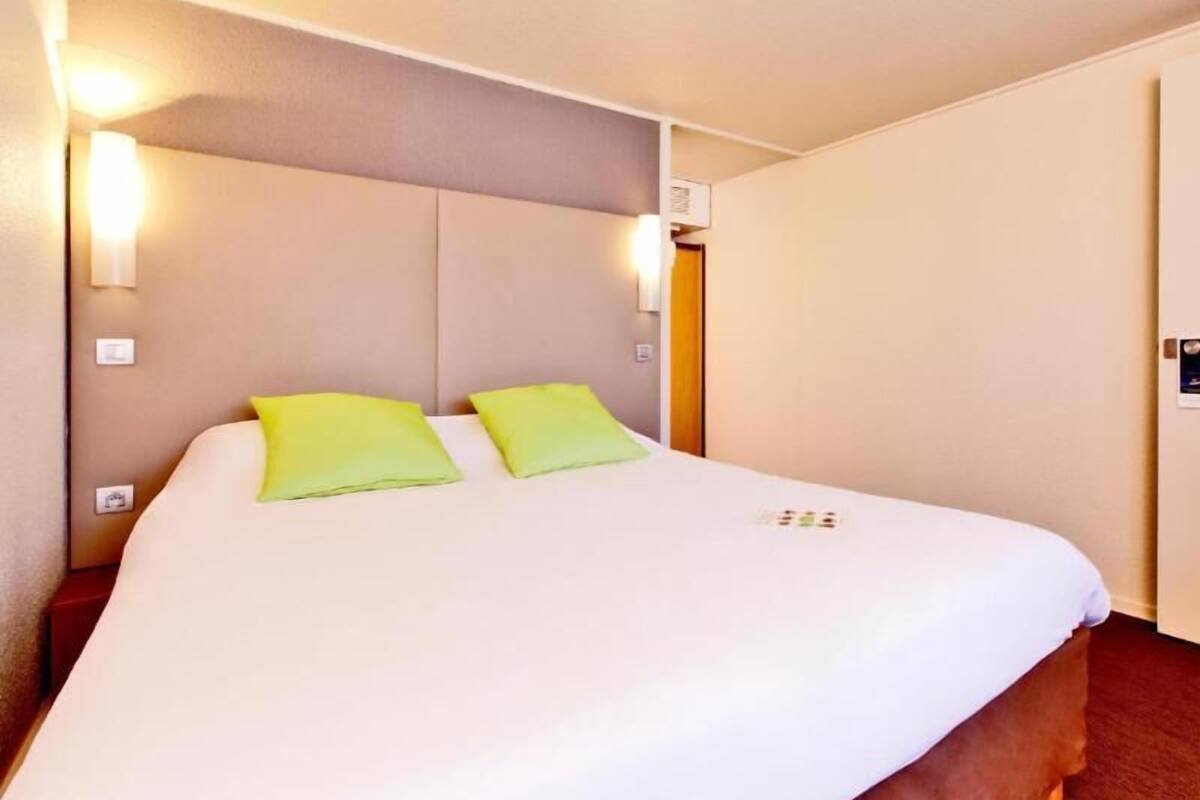 Premium bedding, desk, blackout curtains, iron/ironing board