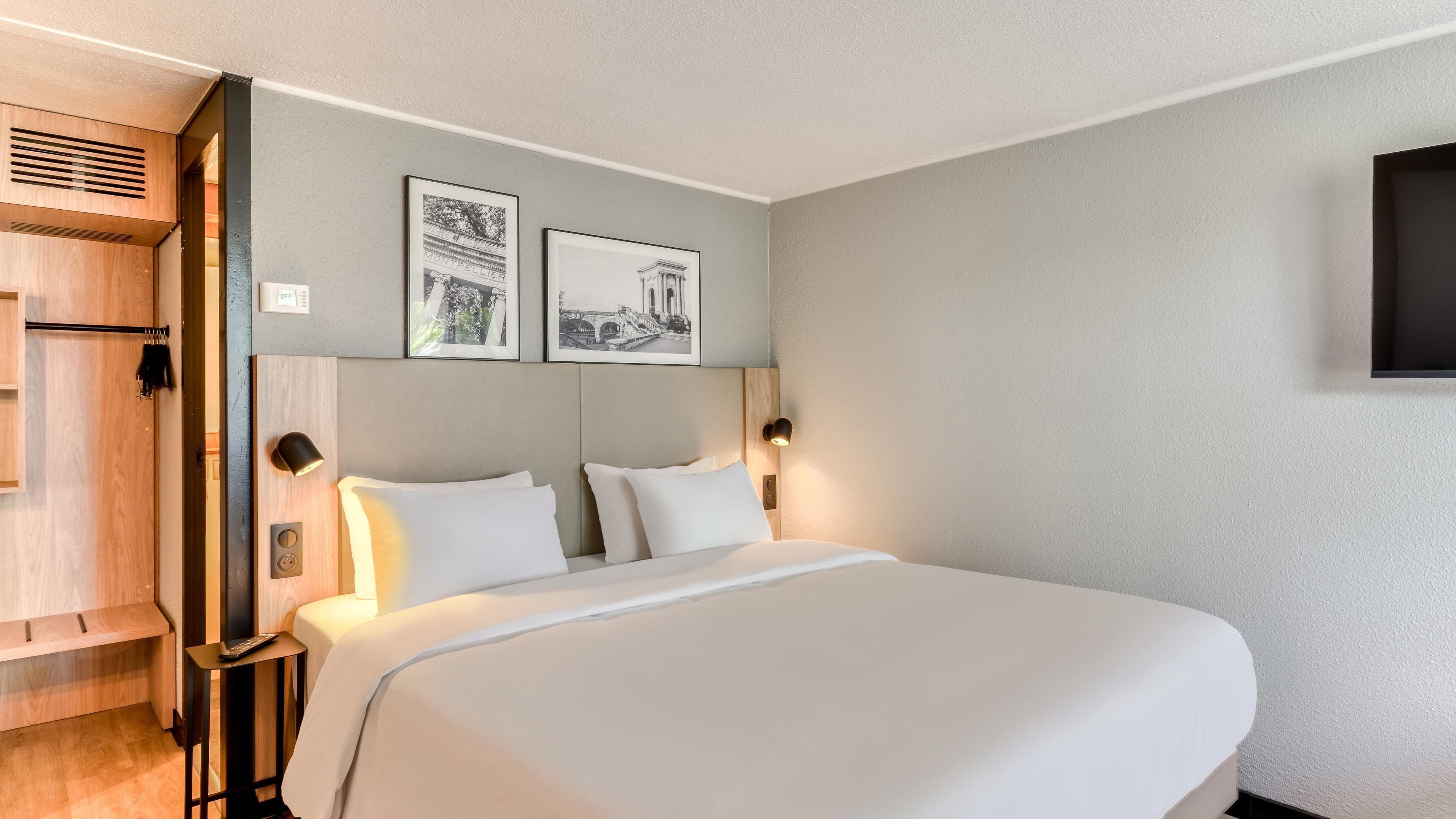 Superior Room, 1 Katil Raja (King) | 1 bilik tidur, peralatan tempat tidur premium, meja 