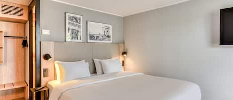 Superior Room, 1 King Bed | 1 bedroom, premium bedding, desk, blackout drapes