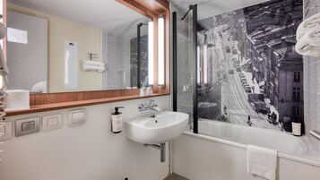 Rainfall showerhead, eco-friendly toiletries, hair dryer, towels