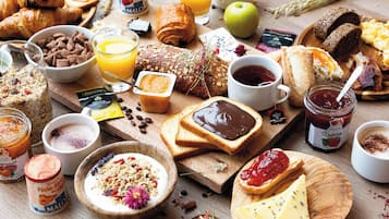 Daily buffet breakfast for a fee
