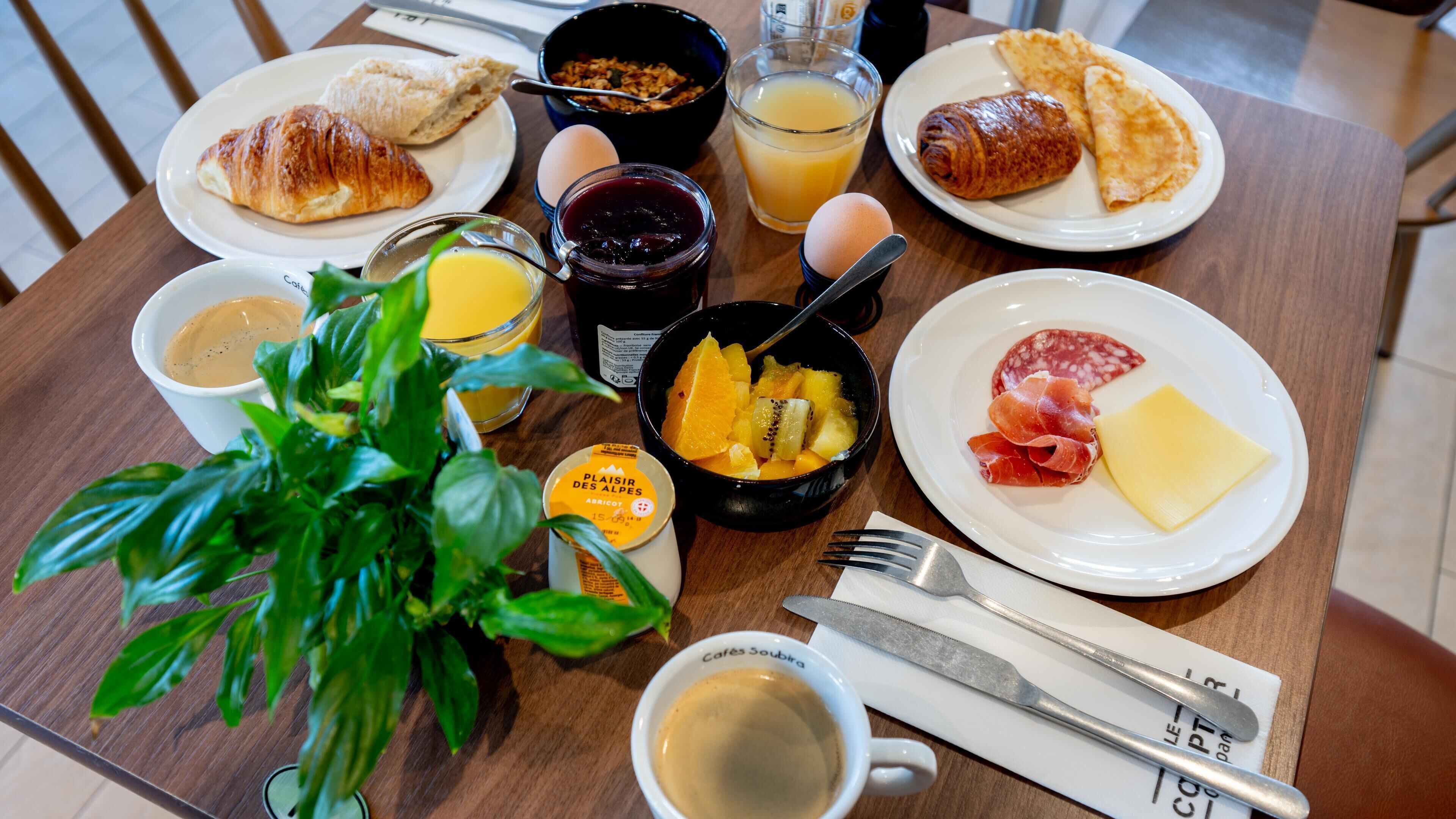 Daily buffet breakfast for a fee