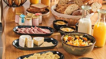Daily buffet breakfast for a fee