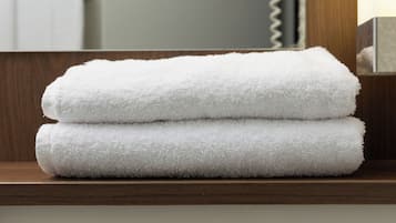 Superior Room, 1 King Bed | Bathroom | Eco-friendly toiletries, towels