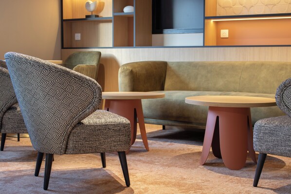 Lobby sitting area - Brit Hotel Avignon Sud (Avignon)