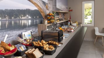 Daily buffet breakfast (EUR 14.50 per person)