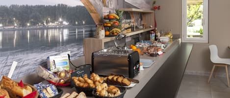 Daily buffet breakfast (EUR 14.50 per person)