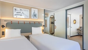 Standard Room, Multiple Beds, Connecting Rooms | Premium bedding, desk, blackout curtains, soundproofing - Campanile NATURE - Bordeaux Lac (Bordeaux)