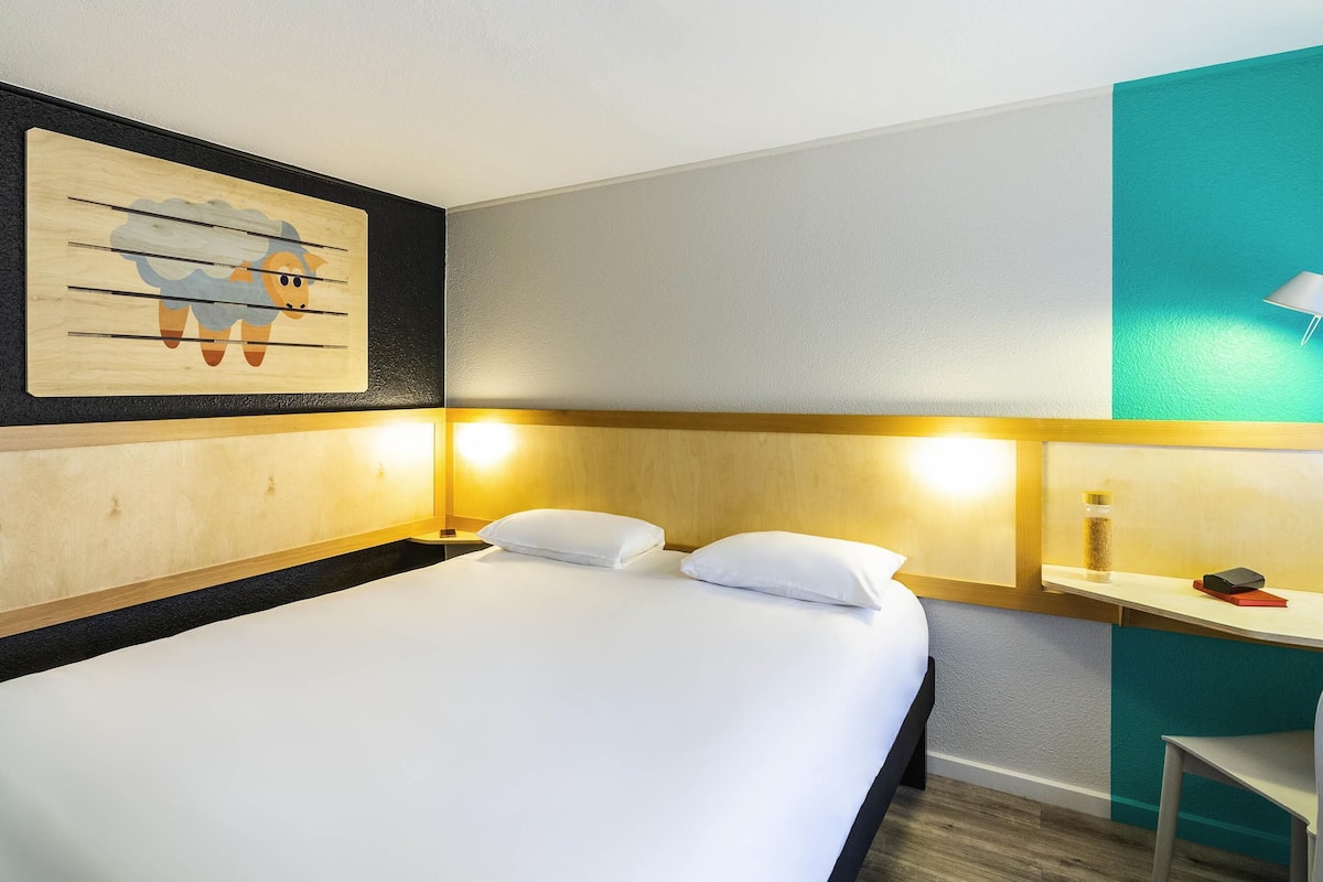 Standardzimmer, 1 Queen-Bett (POP) | Schreibtisch, Verdunkelungsvorhänge, schallisolierte Zimmer