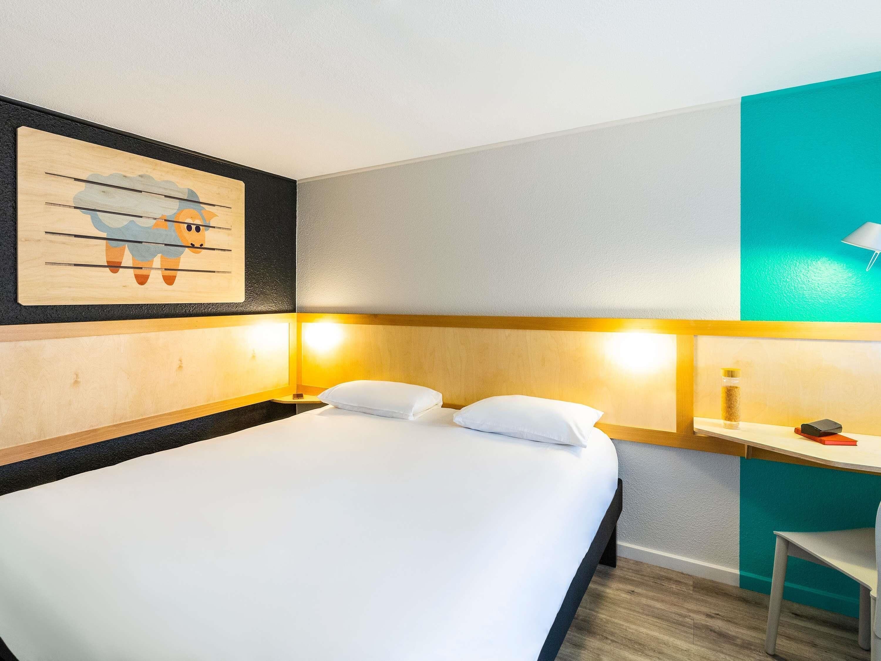 Standard Room, 1 Queen Bed (POP)