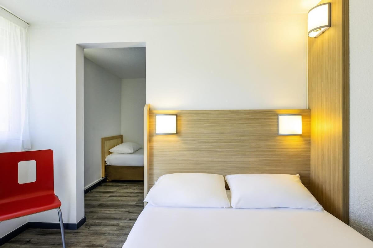 Habitación familiar, 2 camas matrimoniales | Escritorio, cortinas blackout y insonorización