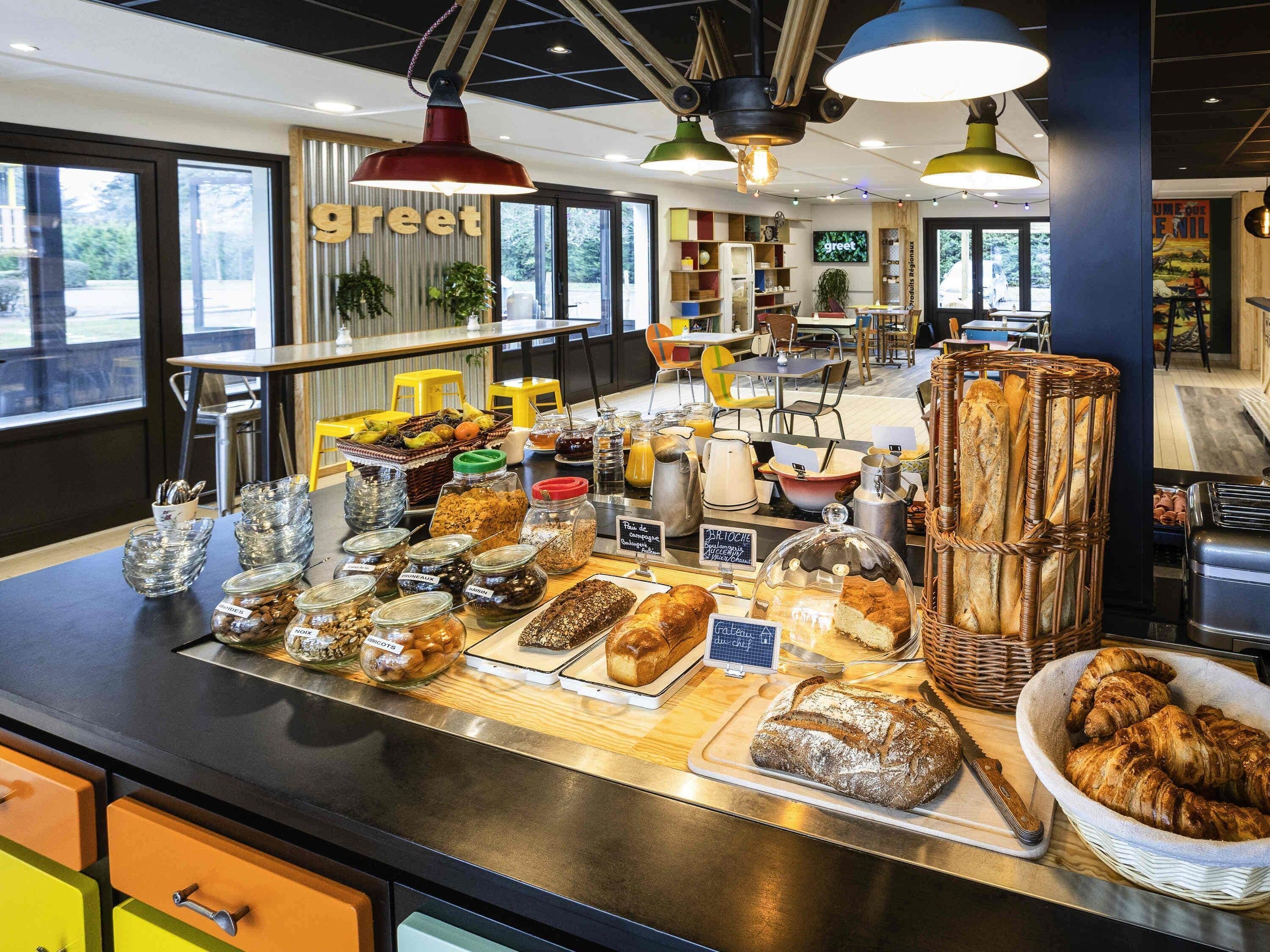 Päivittäinen buffetaamiainen (8 EUR per henkilö)