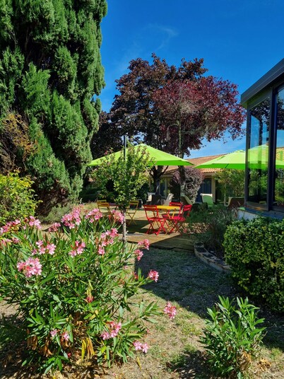 Kyriad Angoulême Nord Champniers - Hôtel & Résidence