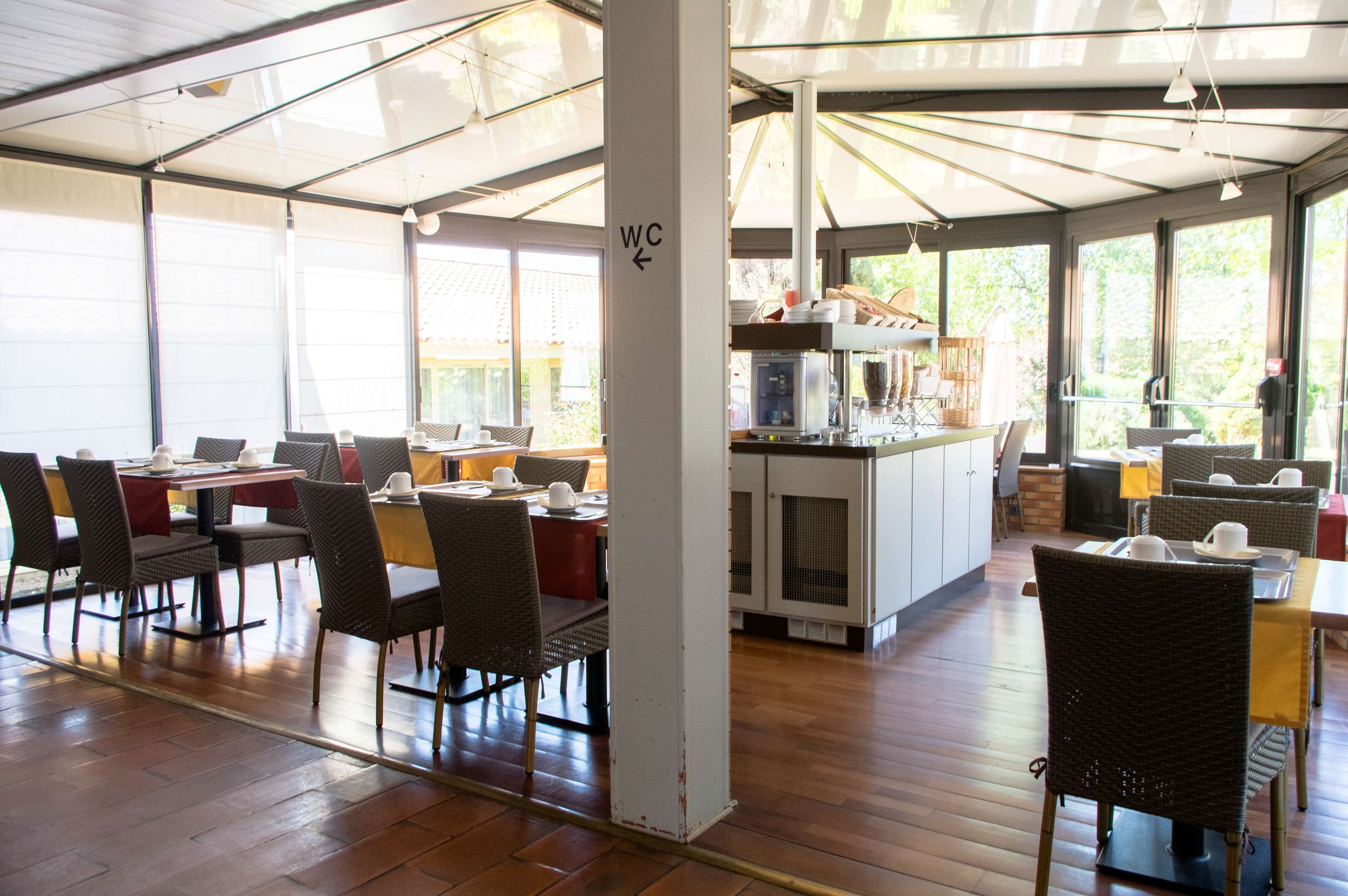 Daily buffet breakfast (EUR 13.90 per person)