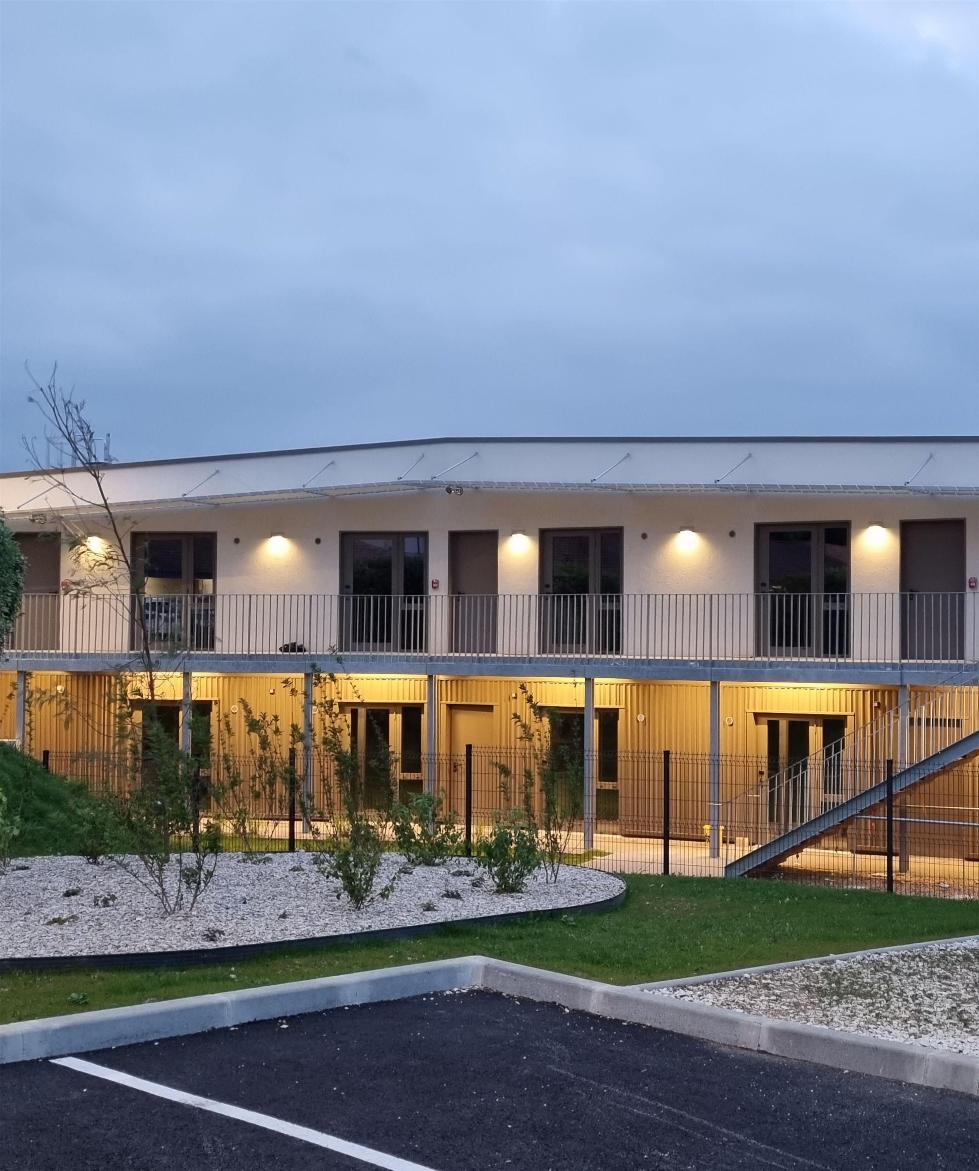 Premium bedding, desk, blackout drapes, soundproofing