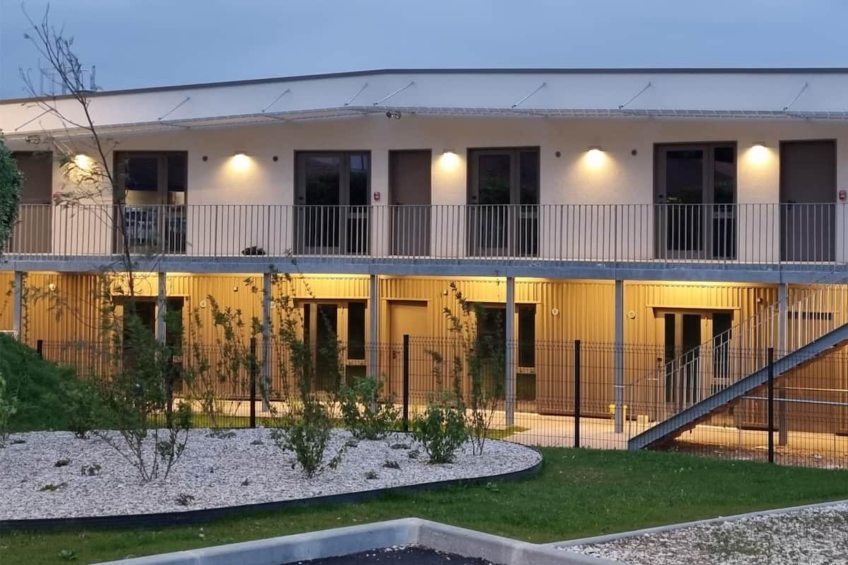 Premium bedding, desk, blackout curtains, soundproofing