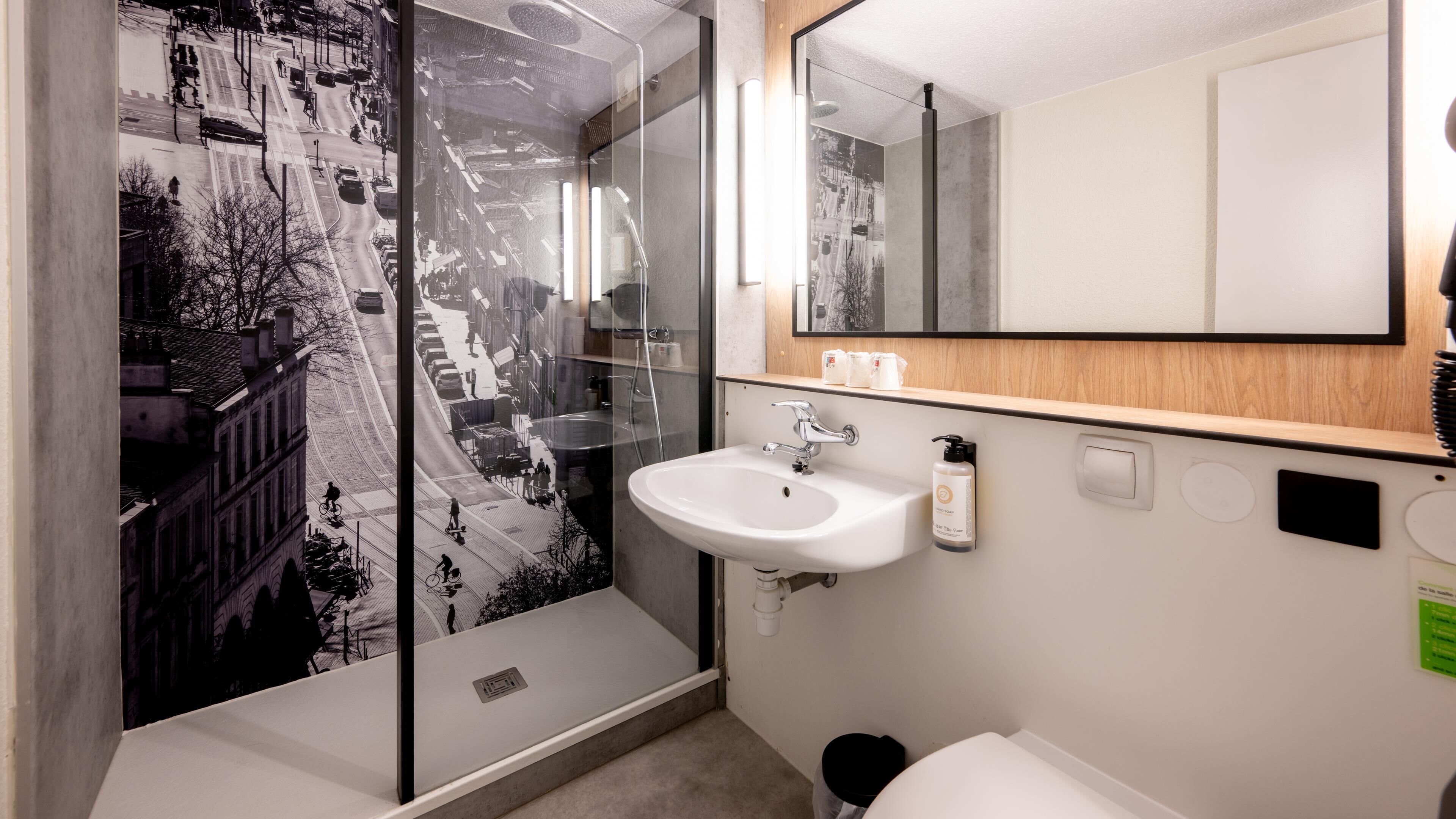 Camera Superior, 1 letto queen con divano letto | Bagno | Articoli per l'igiene personale ecosostenibili, asciugacapelli
