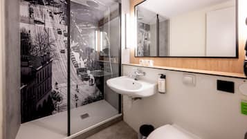 Camera Superior, 1 letto queen con divano letto | Bagno | Articoli per l'igiene personale ecosostenibili, asciugacapelli