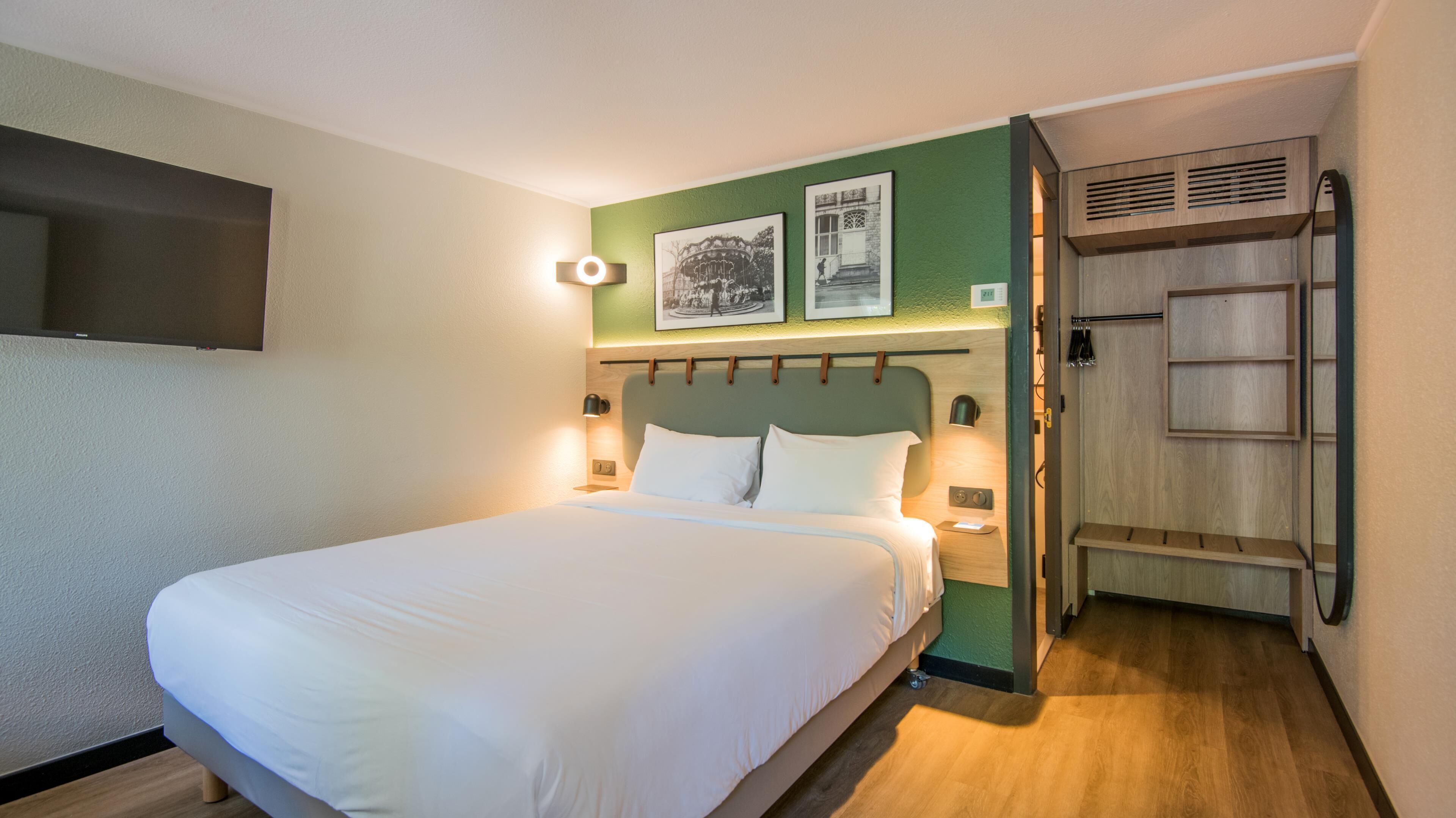 Standard Room, 1 Queen Bed