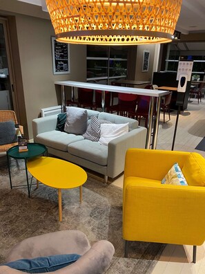 Bar (on property) - Campanile NATURE - Colmar Parc des Exposition (Colmar)