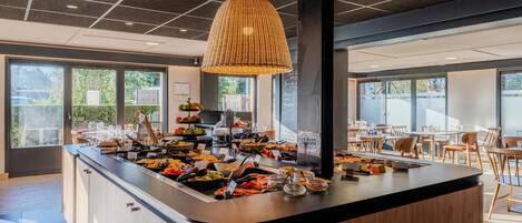 Desayuno buffet todos los días (con cargo)