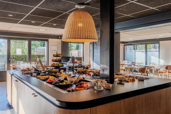 Daily buffet breakfast for a fee