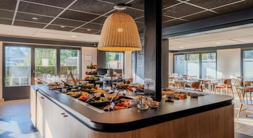 Frukostbuffé varje dag mot avgift