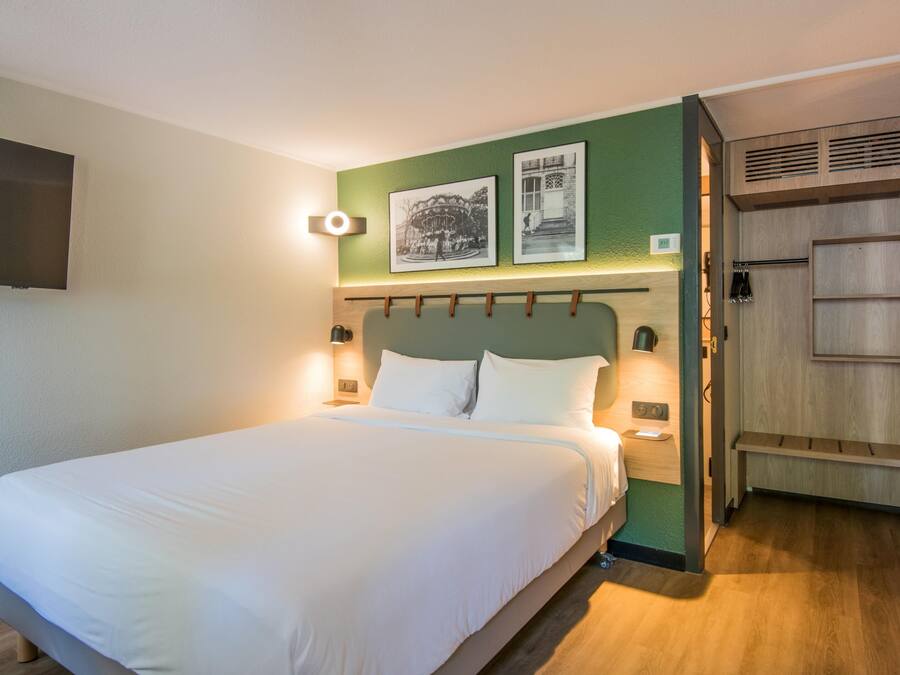 Standard Room, 1 Queen Bed