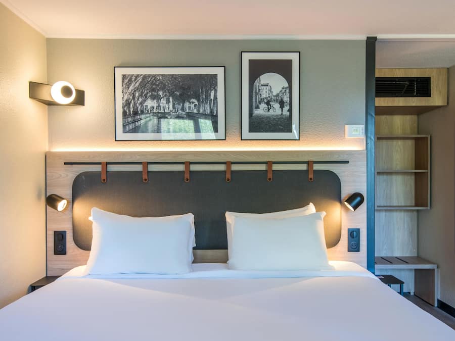 Superior Room, 1 King Bed | Premium bedding, desk, iron/ironing board, free cribs/infant beds