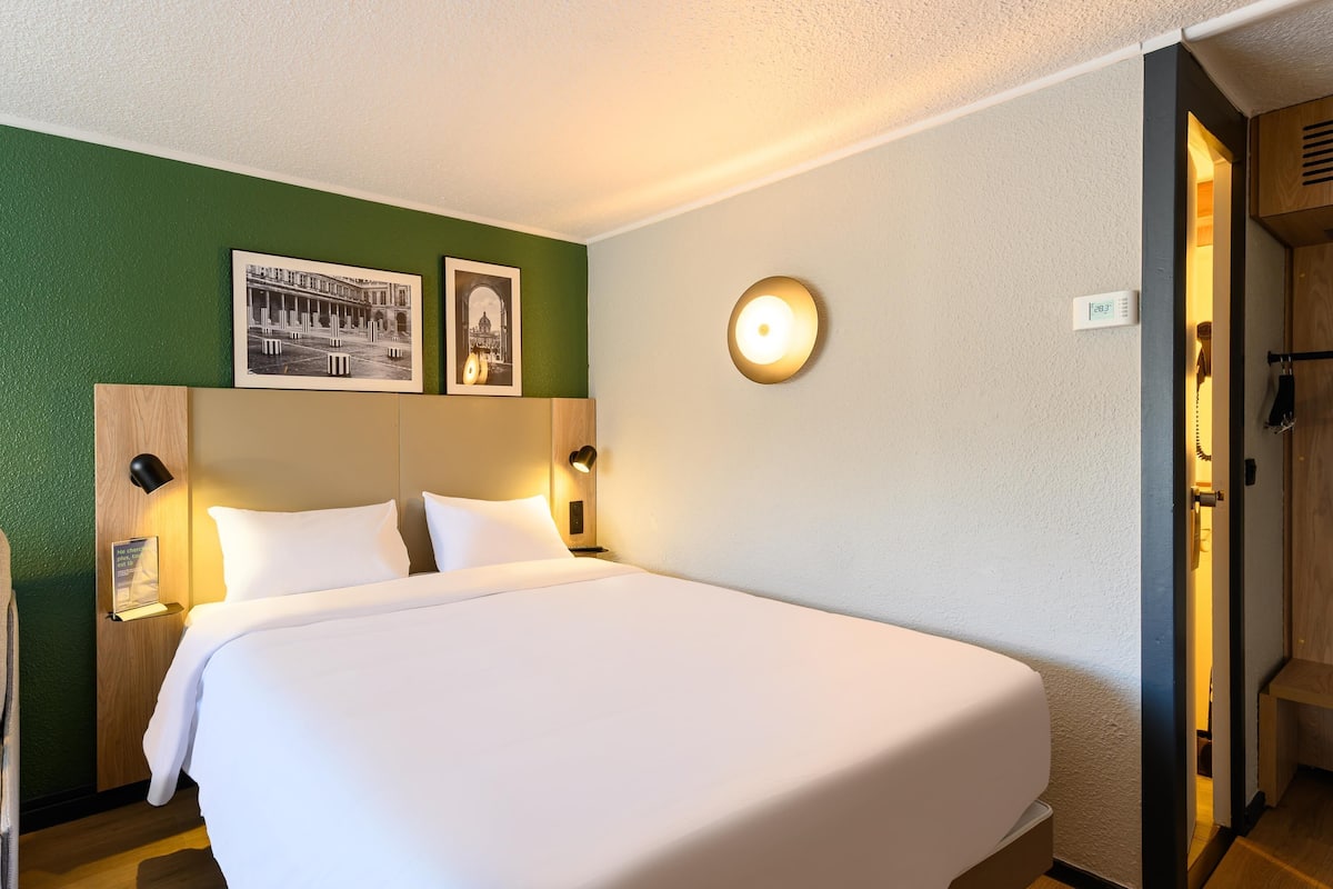 Ropa de cama de alta calidad y escritorio