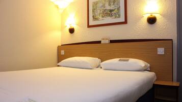 Standard Room, 1 Double Bed | Desk, free cots/infant beds, WiFi, bed sheets