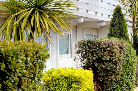 Exterior. Hotel Campanile Beziers