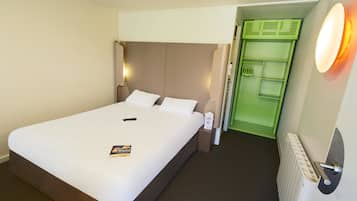 Standard Room, 1 Double Bed | Premium bedding, desk, blackout drapes, iron/ironing board