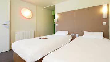 Ropa de cama de alta calidad, escritorio y cortinas blackout