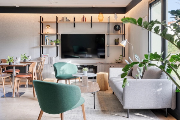 Breakfast, lunch, dinner served; French cuisine