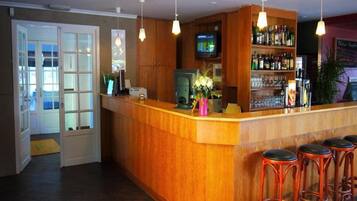 Bar (trong khuôn viên)